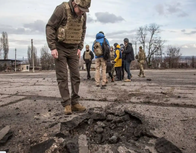 Russia Ukraine News: जोरदार धमाकों से हिला पूर्वी यूक्रेन, 'रूस 1945 के बाद सबसे बड़े युद्ध की तैयारी में'