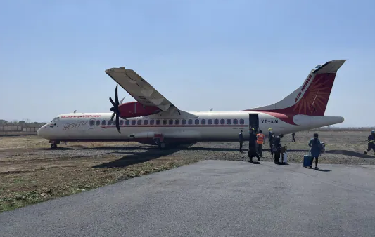 जबलपुर में Air India का विमान रनवे पर फिसला, टला बड़ा हादसा