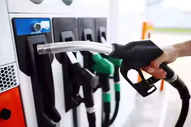 Petrol-Diesel Price Hike: ईंधन की कीमतों में आग, मुंबई में 115 रुपये तो दिल्ली में 100 के पार हुआ पेट्रोल