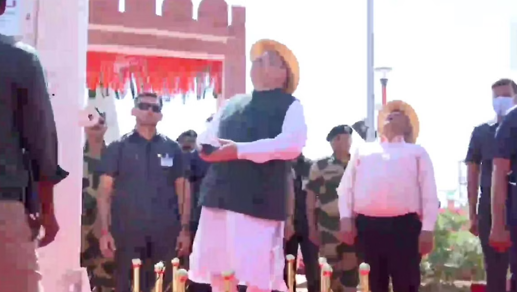 अमित शाह ने बनासकांठा में LoC पर व्यूइंग पॉइंट का किया उद्घाटन, बाघा बॉर्डर की तरह BSF की परेड का लुत्फ उठा सकेंगे पर्यटक