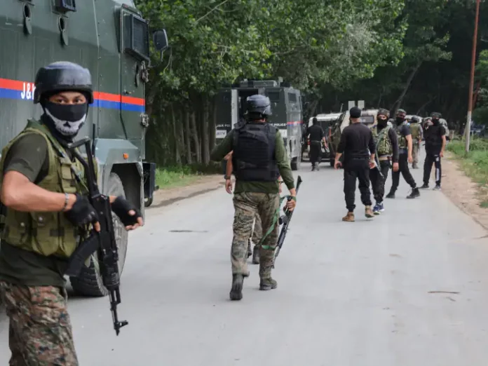 जम्मू-कश्मीर में सुरक्षाबलों का एक्शन, कुलगाम में 2 आतंकियों को किया ढेर