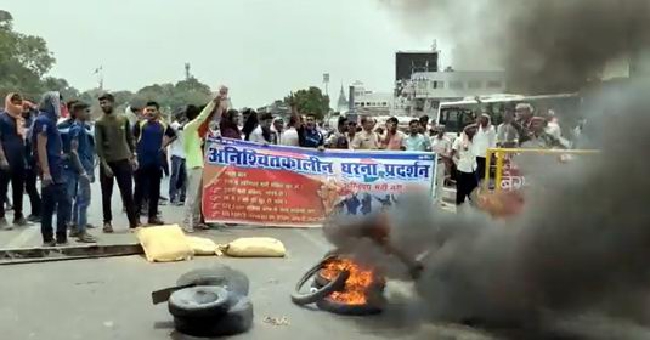 अग्निपथ स्कीम के खिलाफ बिहार से राजस्थान तक विरोध प्रदर्शन, ट्रेन में लगाई आग