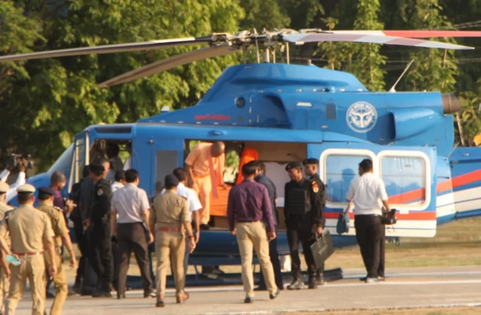 सीएम योगी आदित्यनाथ के हेलिकॉप्टर की इमरजेंसी लैंडिंग, टकराया पक्षी, वाराणसी से जा रहे थे लखनऊ