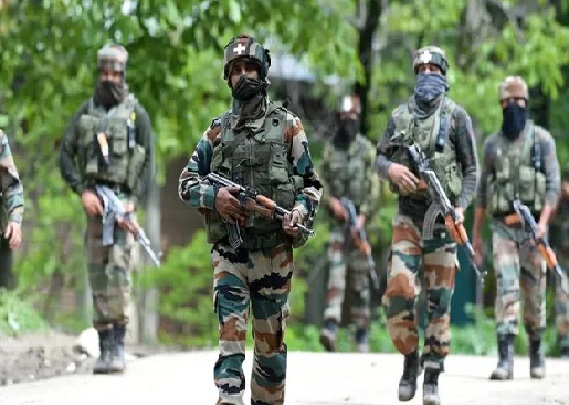 सुरक्षा बलों ने जम्मू-कश्मीर के अवंतीपोरा में दो आतंकियों को किया ढेर, US में बनी राइफल बरामद