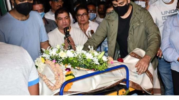 बॉलीवुड के दिग्गज सिंगर भुपिंदर सिंह पंचतत्व में विलीन, रात में ही किया गया अंतिम संस्कार