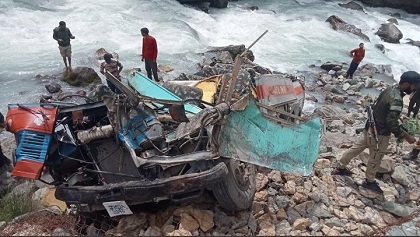 जम्मू कश्मीर में ITBP के जवानों से भरी बस नदी में गिरी, 6 जवान शहीद