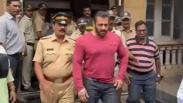 Salman Khan: मुंबई पुलिस ने सलमान खान को दिया आर्म्स लाइसेंस, धमकी मिलने के बाद किया था आवेदन