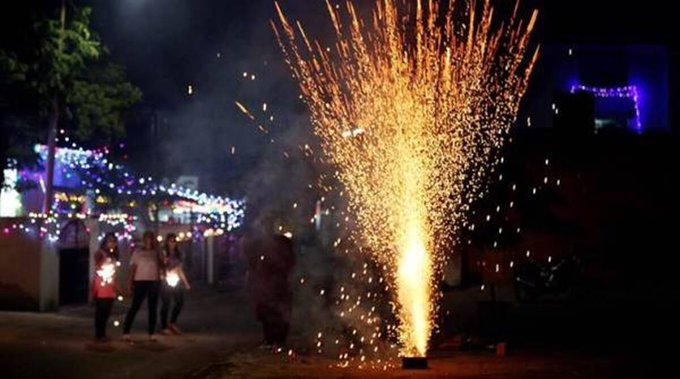 दिल्ली में 1 जनवरी 2023 तक पटाखों की ऑनलाइन बिक्री और डिलीवरी पर रोक