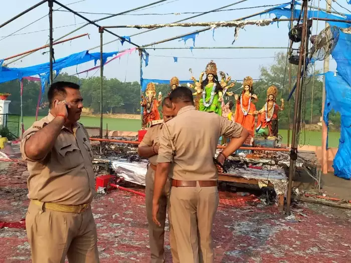 UP के भदोही में दुर्गा पंडाल में लगी भीषण आग से अब 5 की मौत, 52 झुलसे