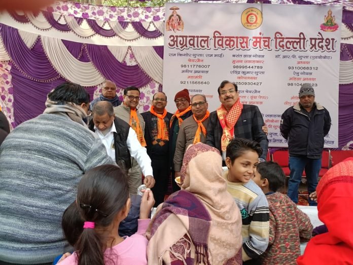 कीर्तन कर वितरित किया गया हलवे का प्रसाद मरीजों को : आर.पी.गुप्ता