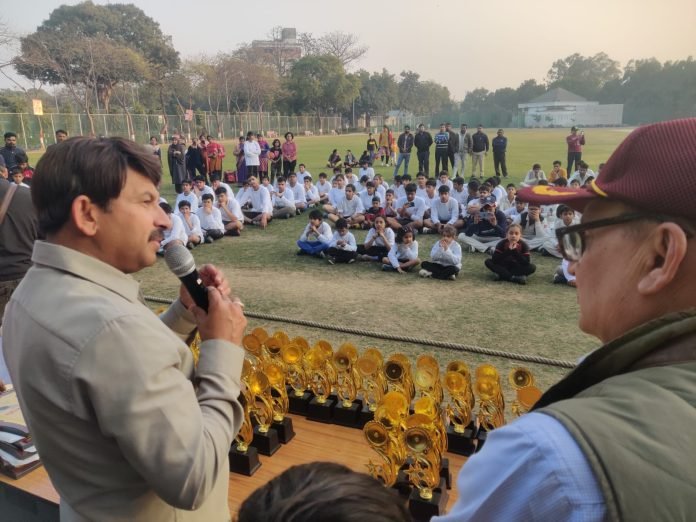 मनोज तिवारी ने सांसद खेल महोत्सव का शुभारंभ किया तीन खेल मैदानों में