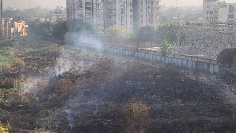 जल बोर्ड की जमीन से निकल रहा है चार दिन से धुआं : मुकेश बंसल