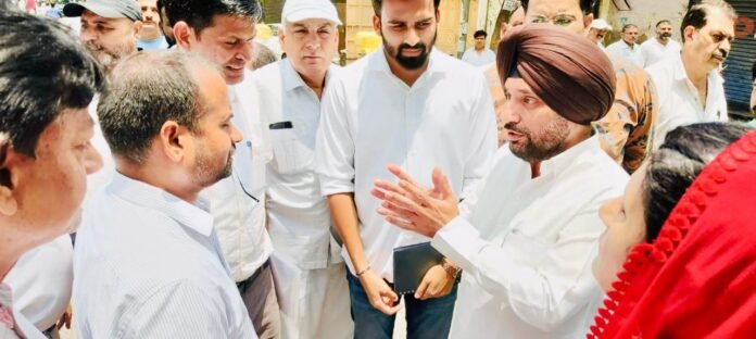 अरविंदर सिंह लवली ने कांति नगर, वेलकम डबल स्टोरी और धर्मपुरा में सफाई व्यवस्था की समीक्षा की अरविंदर सिंह लवली