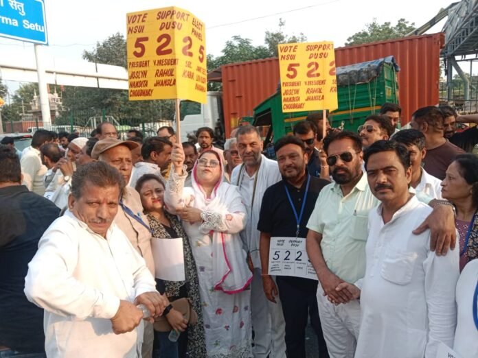 श्यामलाल कॉलेज के बाहर टीम के साथ सुबह से शाम तक जमे रहे है कांग्रेस के जिलाध्यक्ष राज कुमार जैन राज कुमार जैन