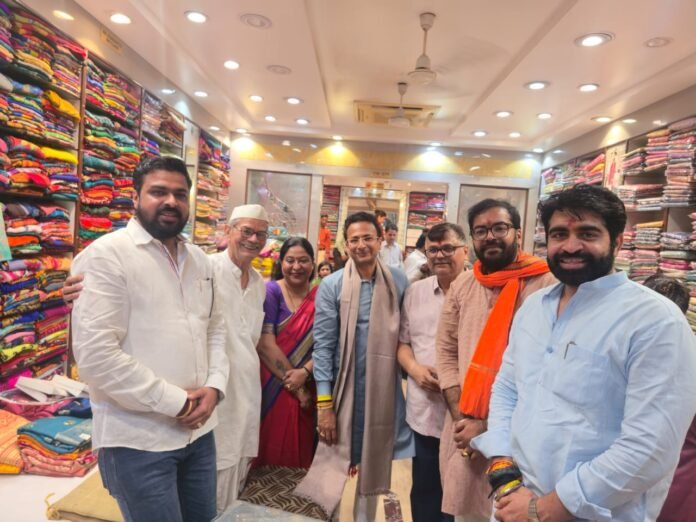 जीएसटी सुधार के फायदे बताने विष्णु मित्तल पहुंचे मंडोली रोड विष्णु मित्तल