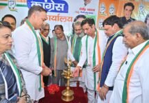 बदलाव लाने के लिए सभी 12 वार्डों में कांग्रेस उम्मीदवार के पक्ष में मतदान करने के लिए लोगों को घरों से बाहर निकाले : देवेन्द्र यादव देवेन्द्र यादव