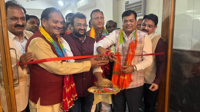 खंडित मूर्ति सेवा रथ