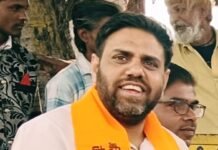 नन्द नगरी मेन रोड पर गायों के आतंक से होती है जनता को परेशानी : रमेश बिसाइयां रमेश बिसाइयां