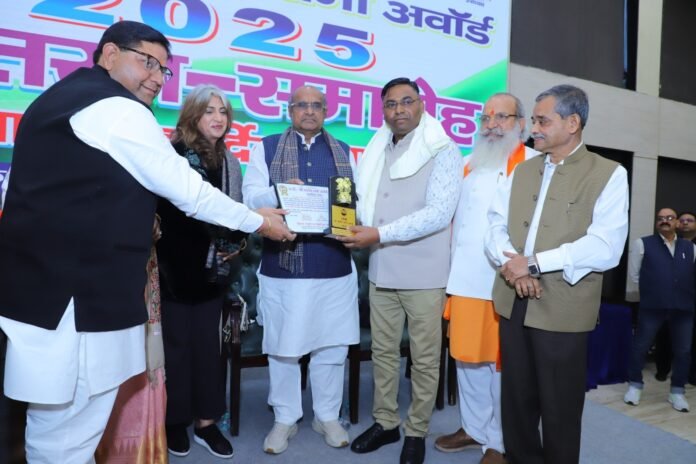 देश की नामचीन हस्तियों को मिला 19 वां संतोष शर्मा अवार्ड : अभिजीत मुखर्जीं अभिजीत मुखर्जीं