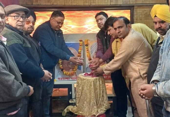 अल्पसंख्यक मोर्चा ने गांधी जी व लाला लाजपत राय को अर्पित किए श्रद्धा सुमन : विपिन जैन विपिन जैन