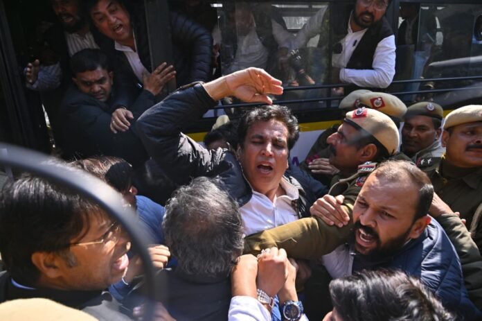 शांति मार्च निकालने वाले नेताओं को पुलिस नें लिया हिरासत में : देवेंद्र यादव देवेंद्र यादव