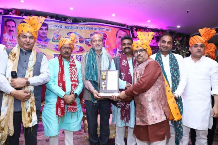 फ्रेंड्स कॉलोनी इंडस्ट्रियलिस्ट एसोसिएशन नें आयोजित किया होली मिलन विनीत जैन विनीत जैन