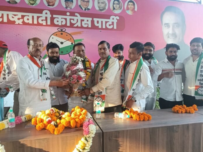 250 सीटों पर चुनाव लड़ेगी एनसीपी, घौंडा में अनिल कुमार शुक्ला को मिली बड़ी जिम्मेदारी संगठन विस्तार पर जोर: एनसीपी का मिशन 250 सीटें, अनिल कुमार शुक्ला बने प्रमुख चेहरा अनिल कुमार शुक्ला