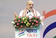 Bharat Taxi Service: गुजरात में अमित शाह ने लॉन्च की भारत टैक्सी, ड्राइवरों को मिलेगा मालिकाना हक और ज्यादा कमाई का मौका