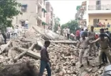 Delhi Building Collapse: भारी बारिश के बीच रोहिणी में गिरी 5 मंजिला इमारत, कई लोगों के दबे होने की आशंका