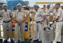 Delhi Border Alert: सिंघु बॉर्डर पर हाई अलर्ट, दिल्ली-हरियाणा पुलिस की सघन चेकिंग; कई किलोमीटर लंबा जाम