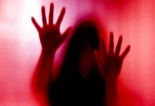Kolkata Crime: दोस्त के घर गई युवती से कथित दुष्कर्म, विरोध पर कपड़े और मोबाइल छीना, तीन आरोपी गिरफ्तार Kolkata Crime, Thakurpukur Case, Kolkata News, West Bengal News, Crime News