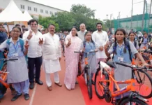 Vidya Vahini Yojana: दिल्ली में 3 हजार से ज्यादा छात्राओं को मिली साइकिल, सीएम रेखा गुप्ता बोलीं- बेटियों की शिक्षा और सुरक्षा को मिलेगा बढ़ावा Vidya Vahini Yojana, Rekha Gupta, Delhi Government, Girls Education Delhi