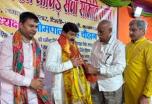 मनोज तिवारी ने उत्तर पूर्वी दिल्ली के डेढ़ दर्जन कांवड़ शिविरों में पहुंचकर शिव भक्तों से लिया आशीर्वाद
