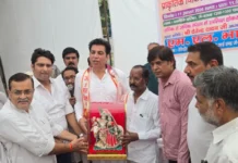 स्व. प्रधान महेंद्र यादव की पुण्यतिथि पर विशाल जनसेवा शिविर का आयोजन, 425 लोगों ने कराई स्वास्थ्य जांच