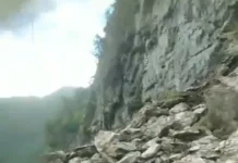 Badrinath Highway: भल्लेगांव के पास पहाड़ से गिरा मलबा और पत्थर, हाईवे पर आवाजाही बंद, रास्ता खोलने में जुटी टीम