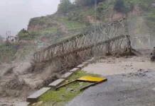 Chamoli Cloudburst: चमोली की नीति घाटी में बादल फटने से तबाही, खिलौने की तरह बहा वैली ब्रिज, BRO कर्मचारी लापता Chamoli Cloudburst, Uttarakhand Rain, NDRF Rescue, BRO Employee Missing, Valley Bridge Collapse