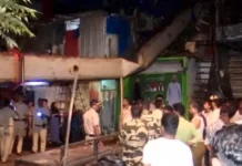 Mumbai Crane Accident: कुर्ला में JCB शिफ्टिंग के दौरान घर पर गिरी क्रेन, कई लोग घायल; रेलवे ट्रैक तक पहुंचा मलबा