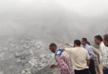 Himachal Rain: सिरमौर में चूना पत्थर की खान में भूस्खलन, तीन मजदूर मलबे में दबे; राहत-बचाव अभियान जारी सिरमौर में चूना पत्थर की खान में भूस्खलन के बाद राहत-बचाव अभियान