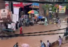 थोड़ी बारिश और बुराड़ी जलमग्न, टूटी सड़को और जलजमाव के चलते बाकी दिल्ली से कट जाती है बुराड़ी : आदेश भारद्वाज
