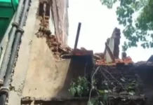 Building Collapse: करोल बाग में भरभराकर गिरी पुरानी दो मंजिला बिल्डिंग, मलबे में दबने से मजदूर की मौत; तीन घायल