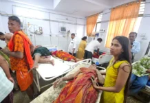 Stampede: लखीसराय के अशोकधाम मंदिर में करंट की अफवाह से भगदड़, 7 महिला श्रद्धालुओं की मौत; 24 घायल लखीसराय अशोकधाम मंदिर भगदड़