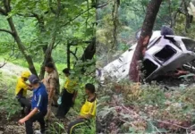 Uttarakhand Accident: उत्तराखंड में दर्दनाक हादसा, देवप्रयाग में खाई में गिरी बोलेरो, एक ही परिवार के 5 लोगों की मौत; एक लापता Uttarakhand Accident, Devprayag Accident, Bolero Crash, SDRF Rescue, Uttarakhand News