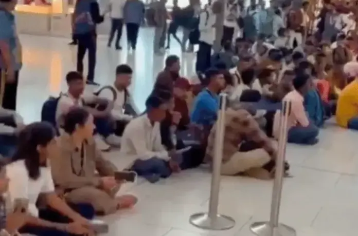 SpiceJet Flight Delay, Delhi Airport, Dubai Flight, SpiceJet Protest, Flight Delay