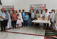 Eye Checkup Camp: नेत्र जांच शिविर का किया गया आयोजन चित्रकूट कॉलोनी लोनी रोड में : अशोक चौधरी