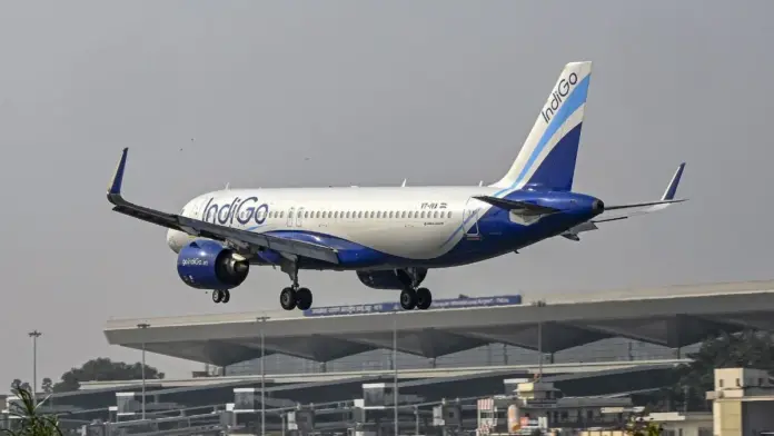 IndiGo Flight, Delhi Mumbai Flight, Surat Airport, Flight Diverted, Bad Weather IndiGo Flight, Delhi Mumbai Flight, Surat Airport, Flight Diverted, Bad Weather