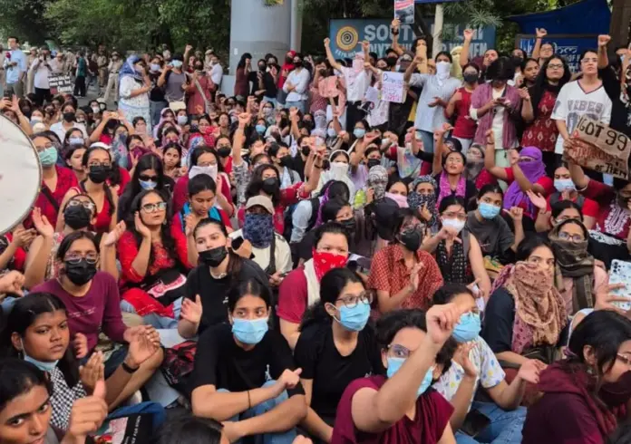 Lady Shri Ram College, Delhi Women Safety, Kalkaji Case, Aastha Kunj Park, LSR Students Protest Lady Shri Ram College, Delhi Women Safety, Kalkaji Case, Aastha Kunj Park, LSR Students Protest