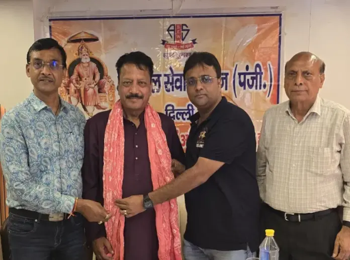 Former Mayor Shyam Sundar Agarwal was honored by the Agrawal Seva Sangathan. Former Mayor Shyam Sundar Agarwal was honored by the Agrawal Seva Sangathan.