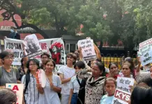 Delhi Police Protest: दिल्ली पुलिस मुख्यालय के बाहर महिलाओं का प्रदर्शन, SIR और पुलिसकर्मियों पर बदसलूकी के आरोपों को लेकर उठाई आवाज Delhi Police Protest, SIR Controversy, Women Protesters, Police Harassment Allegations, Delhi News